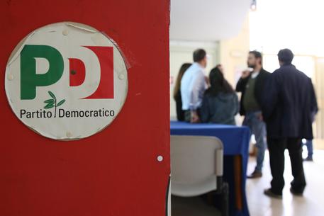 Pd: occupata sede Ercolano, candidato scelto da Renzi