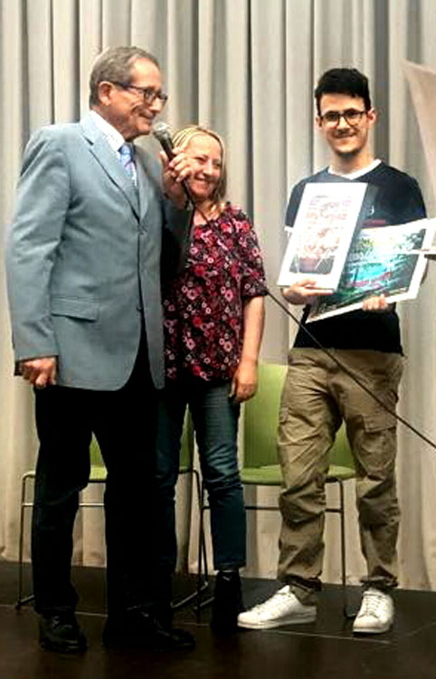 02-Vittorio-Vavuso-premiato-a-Milano-a-GiocaItalia-dal-giornalista-Sandro-Ravagnani-