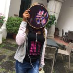 VICTORY CON IL VOLTO COPERTO CON IL SUO PRIMO RICAMO