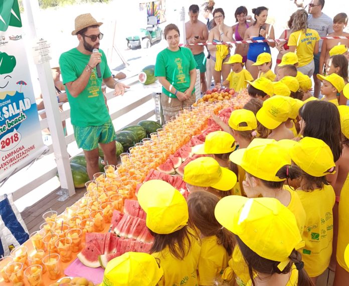 Fruit&Salad on the beach
