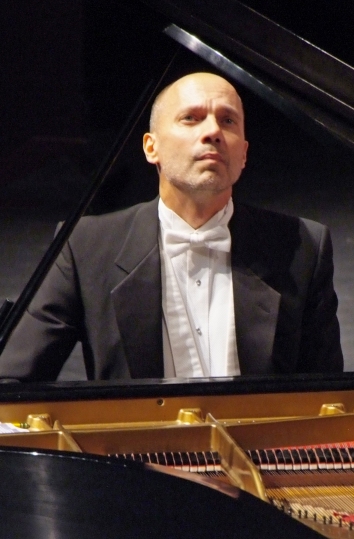 Paul Barnes al pianoforte