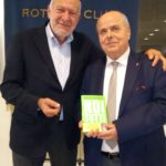 MARIO CAPANNA E CARMINE NAPOLI CON IL LIBRO-min