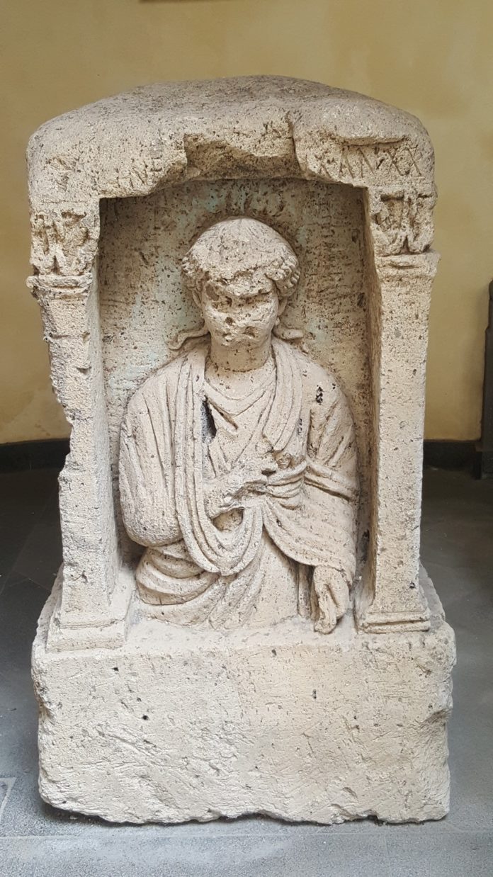 Museo archeologico di Sarno,Edicola funeraria in tufo (I sec. d.C.)