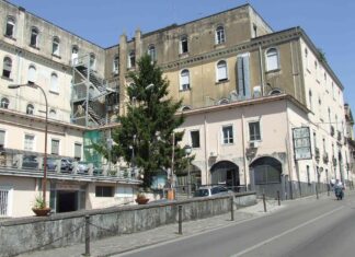 Ancora un morto sul lavoro, operaio precipita da un solaio a Cava