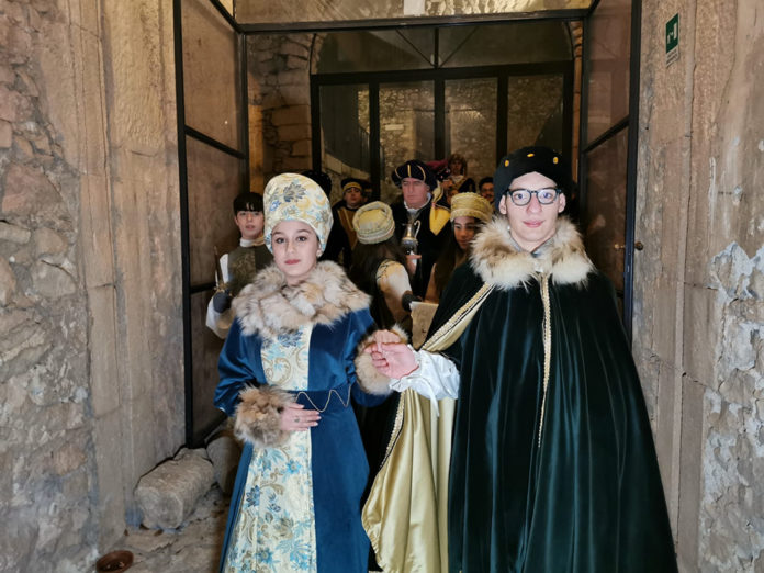 COSTANZA E ANTONELLO CORTEO 3