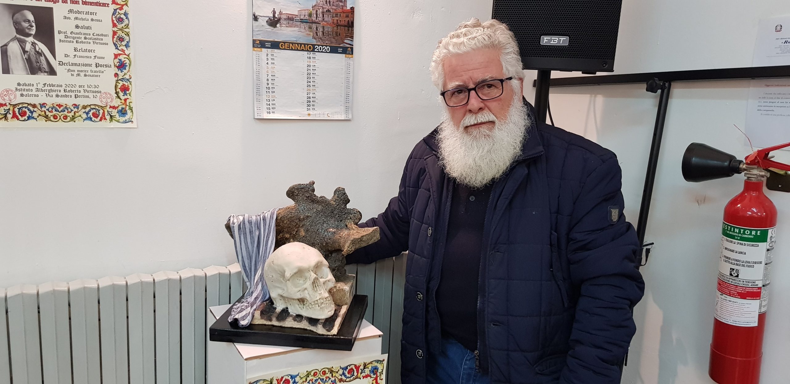 ALFREDO RAIOLA CON LA SUA SCULTURA-min