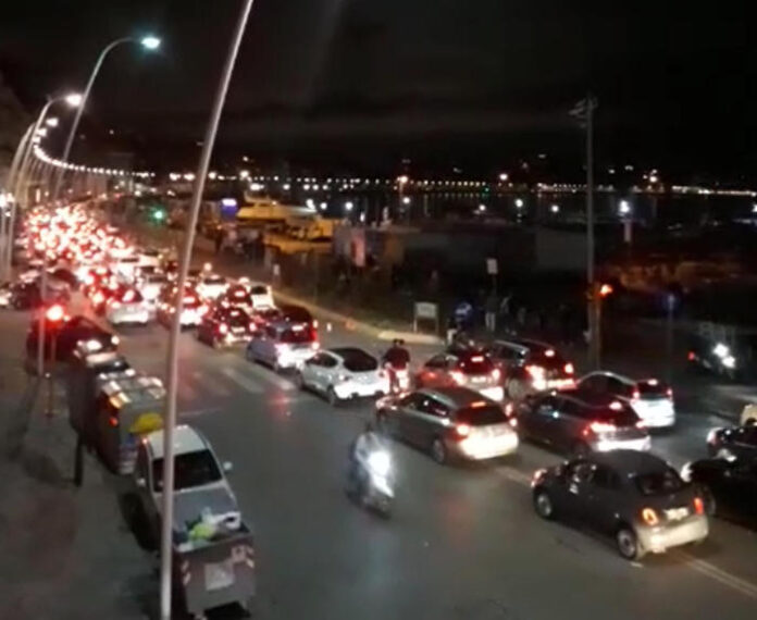 A Napoli lungomare bloccato fino alle 4, 'notte follia'