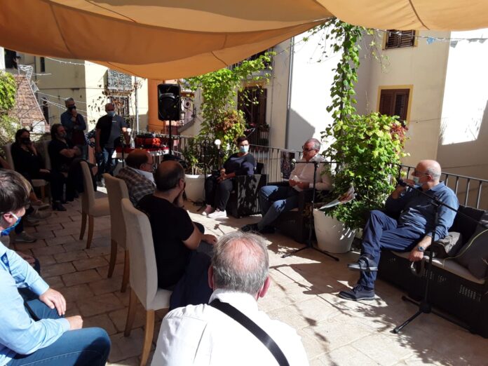 FOTO PULIAMO IL MONDO