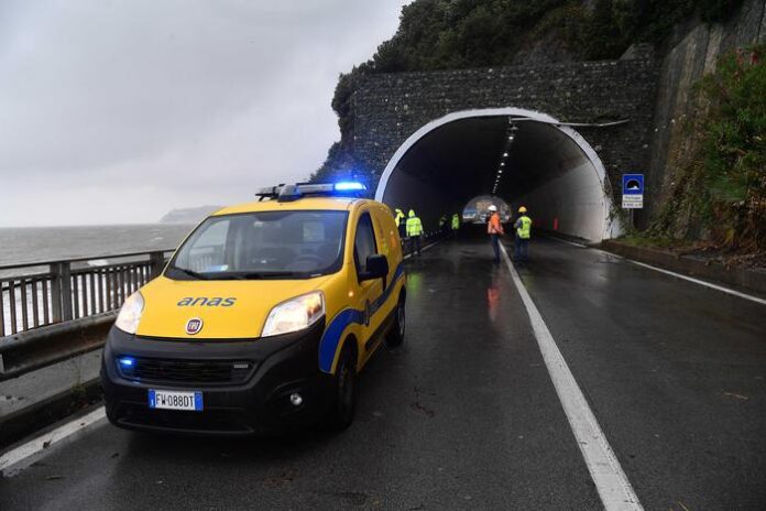 Maltempo:Anas, galleria chiusa a Genova, Aurelia interrotta