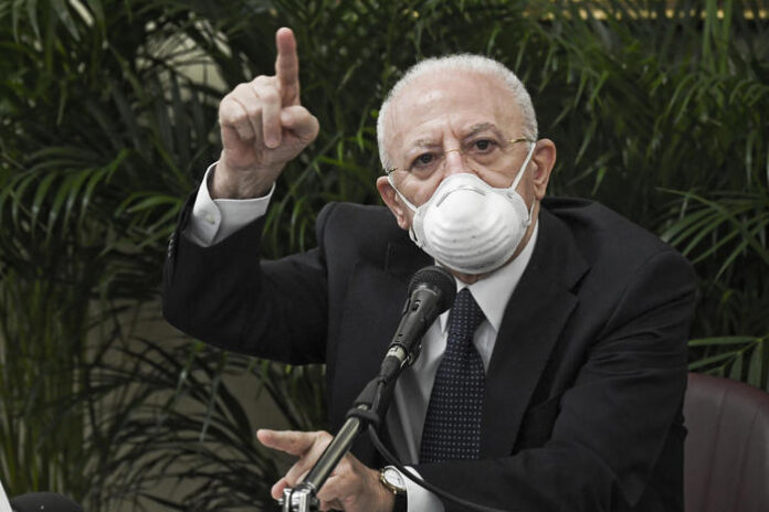 Vaccini:De Luca,vietati Astrazeneca e Johnson sotto 60 anni