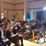 pubblico nella chiesa