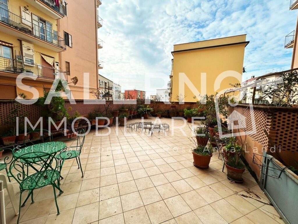 salerno immobiliare vendesi appartamento 5 vani a Torrione