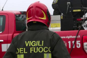 Roma, scoppia incendio in un appartamento a Dragoncello: morto un uomo