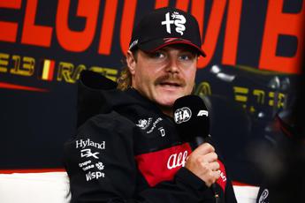 Formula 1, niente riposo per Bottas: il pilota completa l’Iron Man – Video