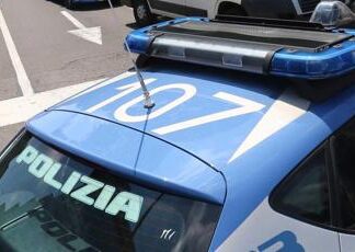 Bambina di 10 anni dimenticata in autogrill, interviene Polizia Stradale