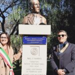 busto con targa e ORLANDO E NAPOLI