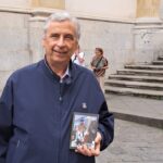 esposito con il libro ridotta 2