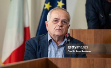 “Io, Casalese che non sono altro. – Storia di resistenza e di riscatto”. Il libro dell’ex Sindaco di Casal di Principe, Renato Franco Natale. A presentarlo questa sera al Comune di Vietri il professor Isaia Sales.