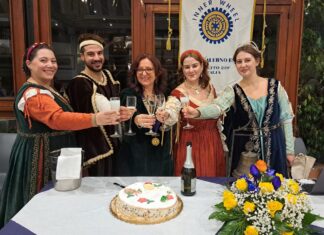 “Festa degli Auguri” al “Club Inner Wheel Salerno Est” con le danze medievali dell’associazione “Il Contrapasso”.