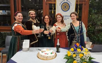 “Festa degli Auguri” al “Club Inner Wheel Salerno Est” con le danze medievali dell’associazione “Il Contrapasso”.