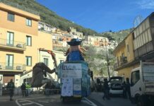 Sarno, cede un carro di Carnevale: tre feriti