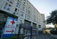 Cede un balcone a Napoli, quattro feriti: due sono ricoverati in codice rosso