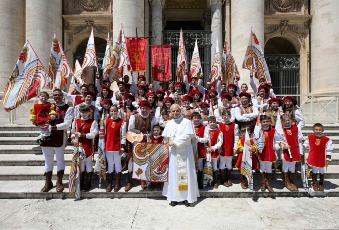Il_gruppo_cavese_Città_Regia_all'udienza_del_mercoledì_con_Papa_Leone_XIV