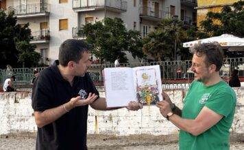 Al via Porto di Parole, i ragazzi giocano con i libri