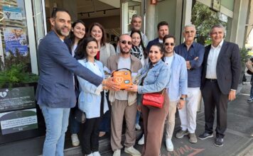Due defibrillatori donati alla città da:“My English School Salerno” e dai Club Rotaract salernitani, in collaborazione con il “Rotary Club Salerno” e con le associazioni “A Casa di Andrea” e “Arechi Business Club”. Sono stati installati presso la “Farmacia Colucci” di Via Arce e presso la “Pasticceria Mancini” al “Parco Arbostella”.
