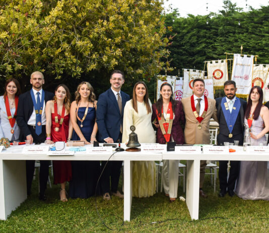 Passaggio di Consegne di 11 Club Rotaract della “Zona dei Castelli” del “Distretto 2101” all’Hotel Scapolatiello di Cava dè Tirreni.