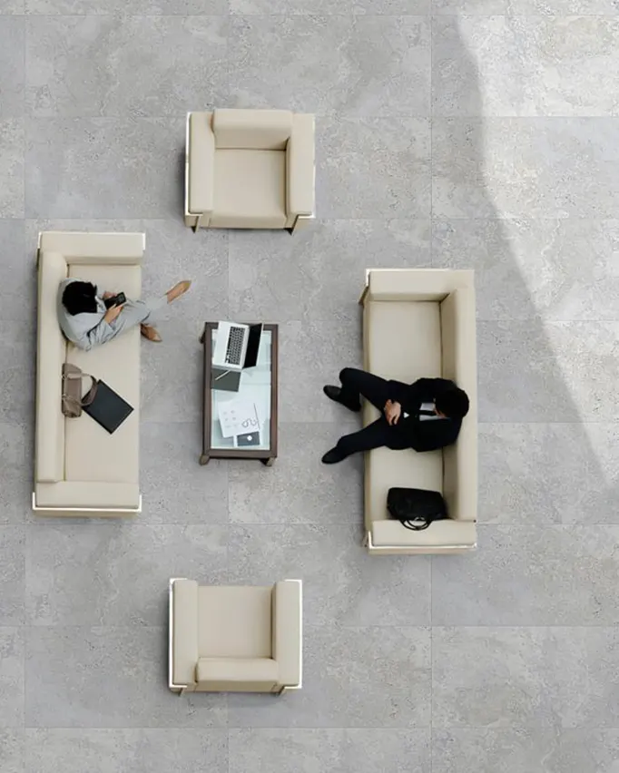 Pavimento-in-gres-porcellanato-effetto-travertino-silver