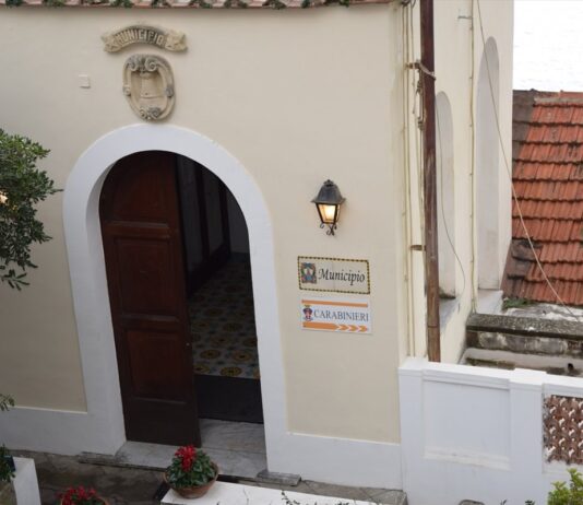 Appalti a Positano, indagato ex sindaco