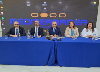 La fine della Repubblica dei partiti raccontata dal professor Carmine Pinto al “Rotary Club Salerno Duomo”.