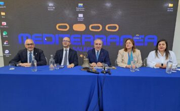 La fine della Repubblica dei partiti raccontata dal professor Carmine Pinto al “Rotary Club Salerno Duomo”.