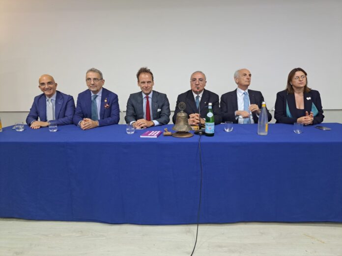 tavolo relatori