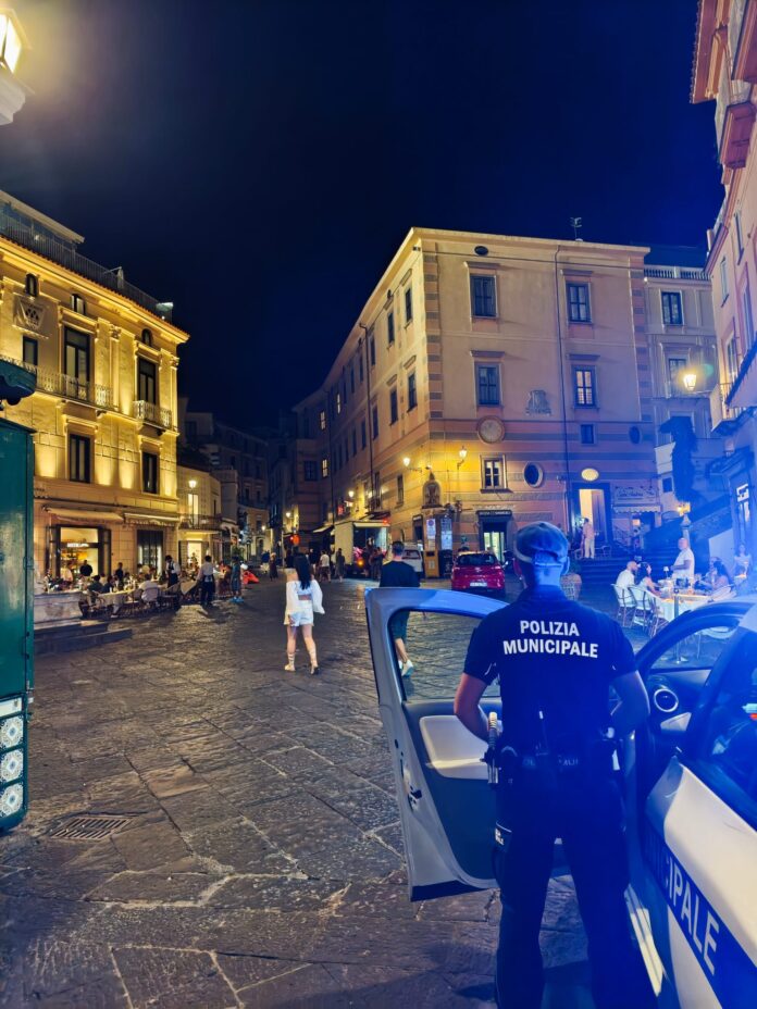Amalfi_-_Vigili_in_servizio_notturno