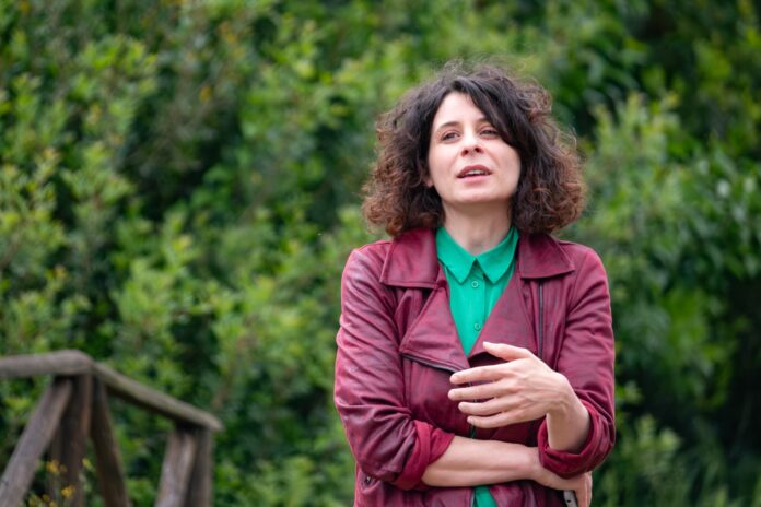 L'artista_Rosita_Taurone_in_uno_dei_precedenti_appuntamenti_al_Parco_archeologico_di_Pontecagnano
