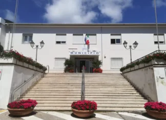 Capaccio Paestum, sfiduciato sindaco Paolino