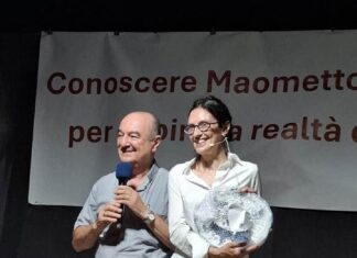 “Salvaguardiamo la nostra civiltà” L’appello lanciato dalla dottoressa Marialuisa Bonomo, studiosa dell’islam e assistente personale di Magdi Cristiano Allam, nell’incontro organizzato da don Nello Senatore nella “Cappella Giovanni Paolo II” di Salerno..