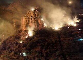 Incendi, Costiera ancora in fiamme da Maiori fino ad Agerola