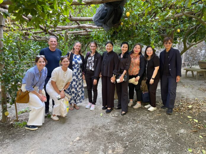 Amalfi_-_Ambasciata_Thailandia_in_visita_ai_limoneti_GIAHS_2