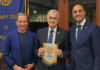 Tra stelle deviate e GPS: il viaggio della relatività raccontato dal Professor Antonio Ereditato al “Rotary Club Salerno”. Ricordato il dottor Bruno Ravera.