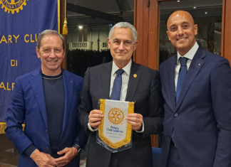 Tra stelle deviate e GPS: il viaggio della relatività raccontato dal Professor Antonio Ereditato al “Rotary Club Salerno”. Ricordato il dottor Bruno Ravera.