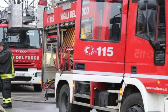 Esplosione in un’officina a Roma: morto un operaio, indagini in corso