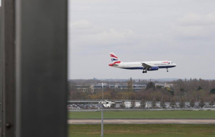 Gb, emergenza su volo British Airways per Chicago: aereo rientra a Londra