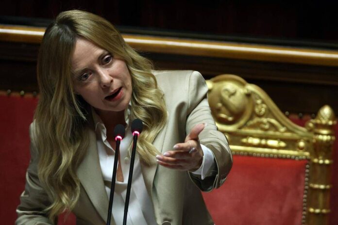 Meloni, pressing sull’Ue per l’energia e critica a Trump: “Rischiosa intesa su gasolio russo”