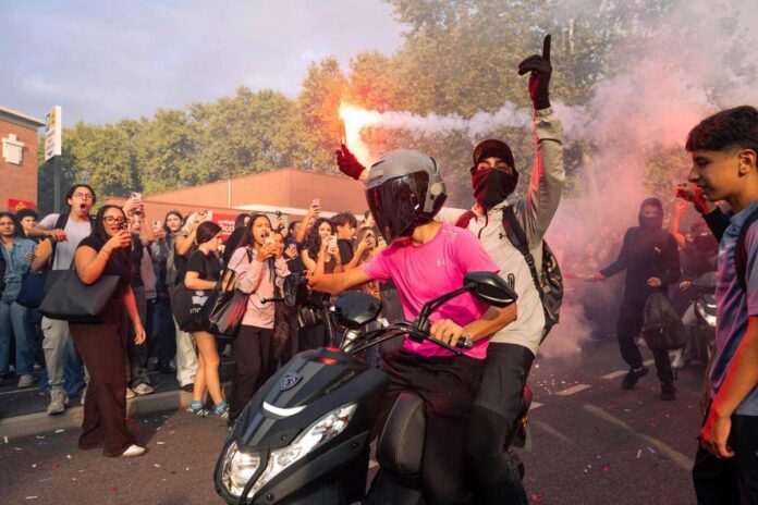 Studenti in rivolta in Francia, il sociologo: “A 7 mesi da elezioni atmosfera tempestosa, non si sa bene dove cadrà fulmine”