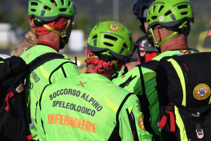 Urzulei, speleologo bloccato in una grotta dopo una frana: soccorsi in azione