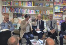 “ Carlos Gardel. Il Tango a Napoli”. Il racconto del cantautore e chitarrista argentino, Diego Moreno, alla libreria Mondadori di Salerno. Un viaggio tra Buenos Aires e Napoli: quando il tango incontra la memoria e l’empatia.