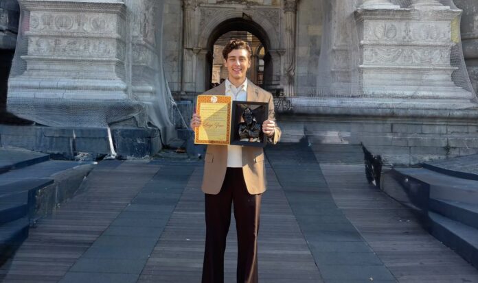 luigi-zeno-premiato-al-maschio-angioino-come-migli Luigi Zeno premio attore